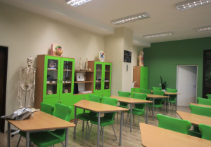 Zdjęcie pracowni przyrodniczej i biologicznej.