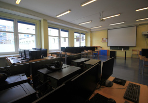 Zdjęcie pracowni informatycznej.