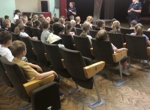 Zajęcia profilaktyczne „Bezpieczna droga do szkoły” oraz „Odpowiedzialność prawna nieletnich”