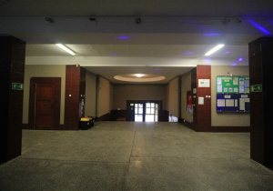 Wejście do szkoły - korytarz na parterze.